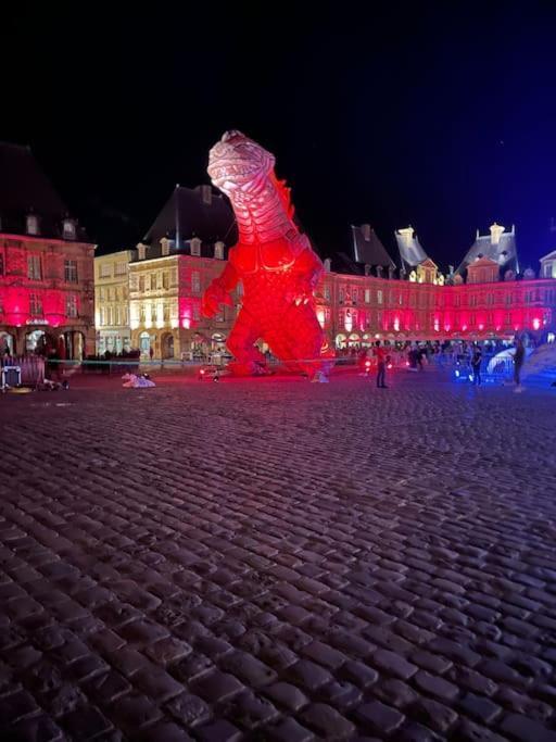 Superbe T2 A 200M De La Place Ducale Charleville-Mézières Zewnętrze zdjęcie